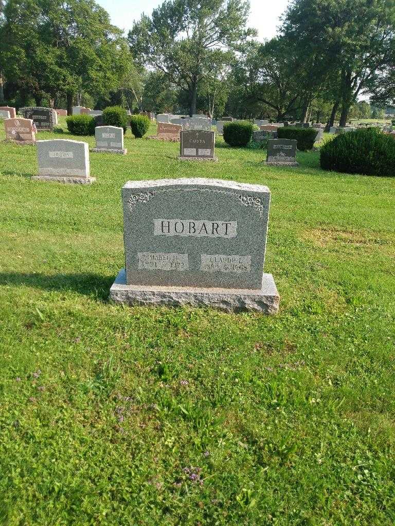 Claude L. Hobart's grave. Photo 1