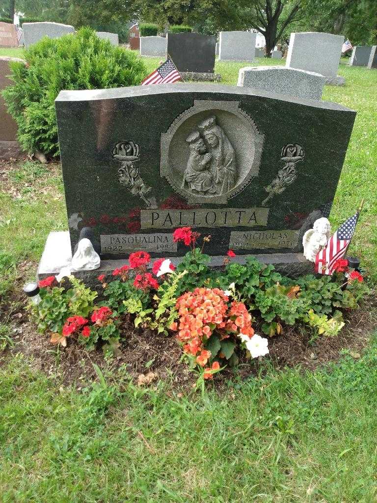 Nicholas Pallotta's grave. Photo 1