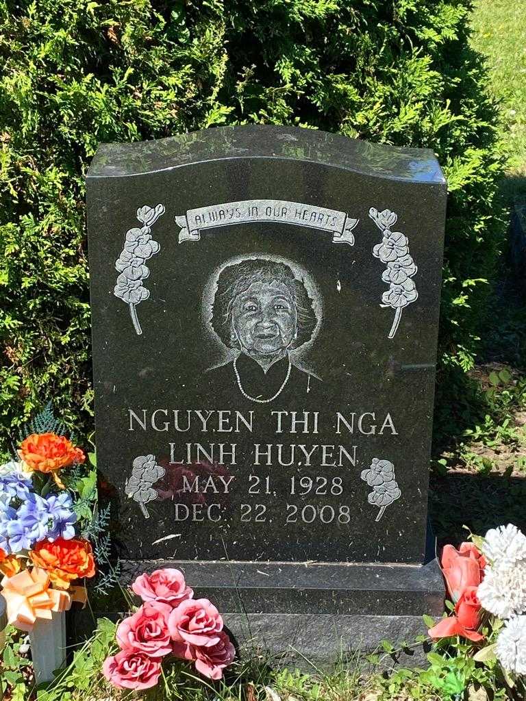 Nga Thi Nguyen's grave. Photo 3