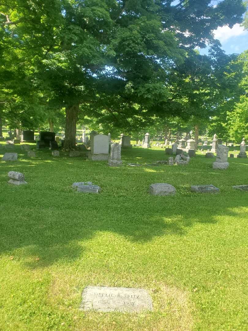 Missus/Madam Nellie B. Fritz's grave. Photo 2