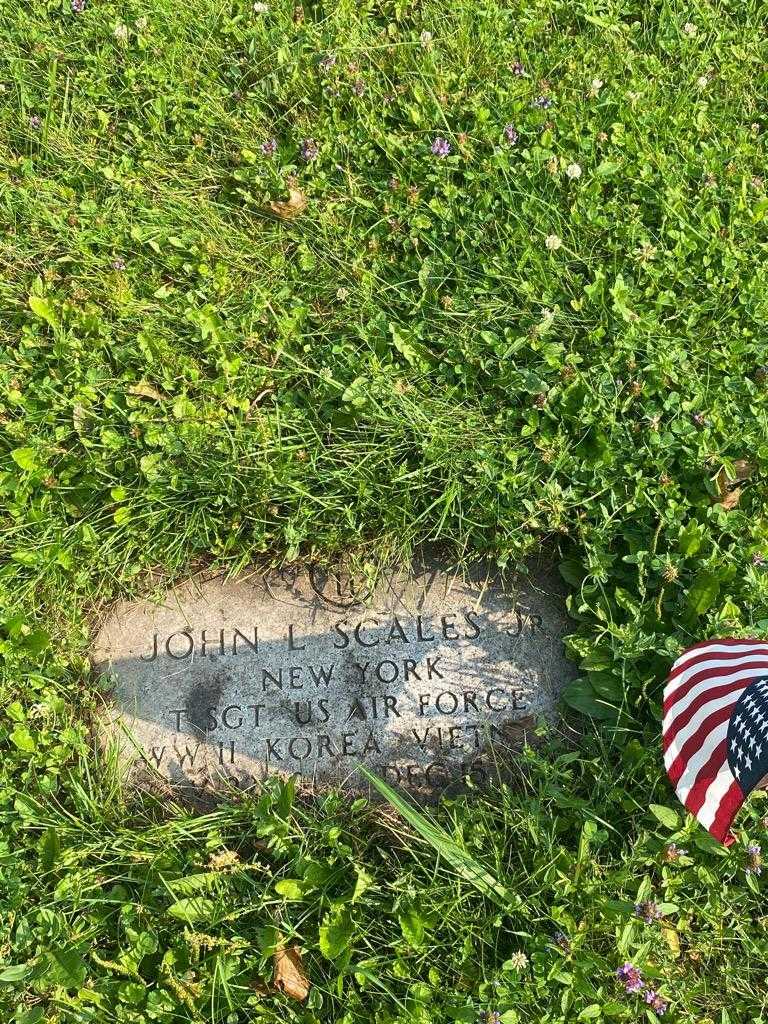 John L. Scales Junior's grave. Photo 4