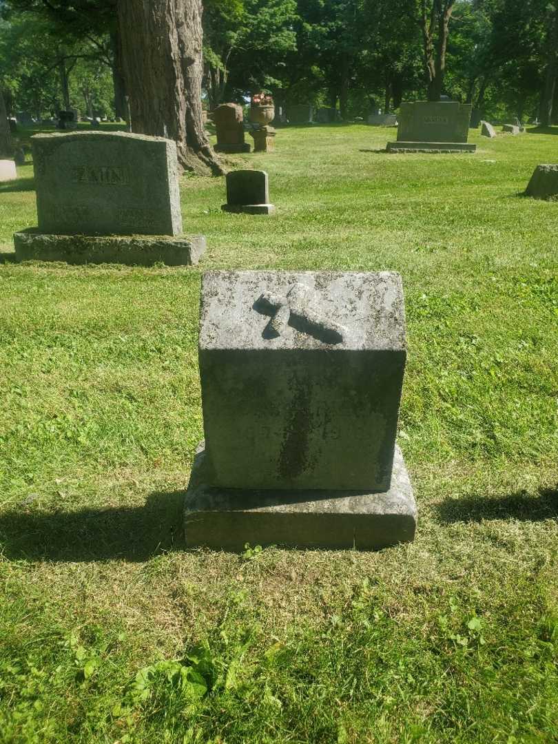 Oscar F. Rieger's grave. Photo 2
