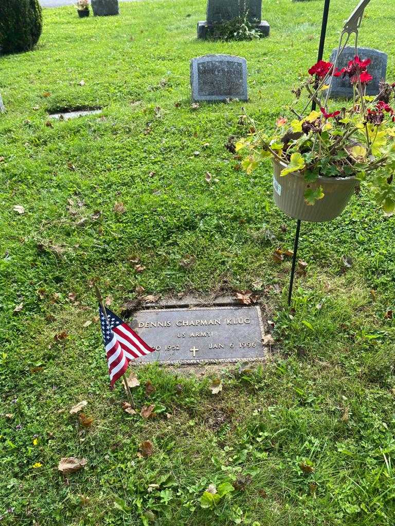 Dennis Chapman Klug's grave. Photo 2