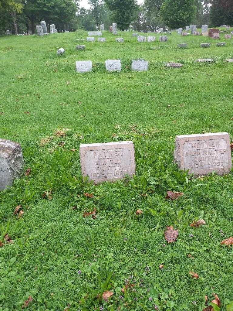 Alfred Knutty's grave. Photo 1