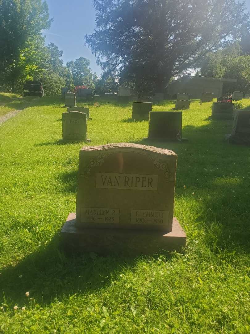 Madelyn R. Van Riper's grave. Photo 3