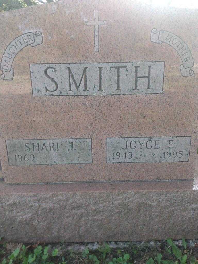 Shari J. Smith's grave. Photo 4