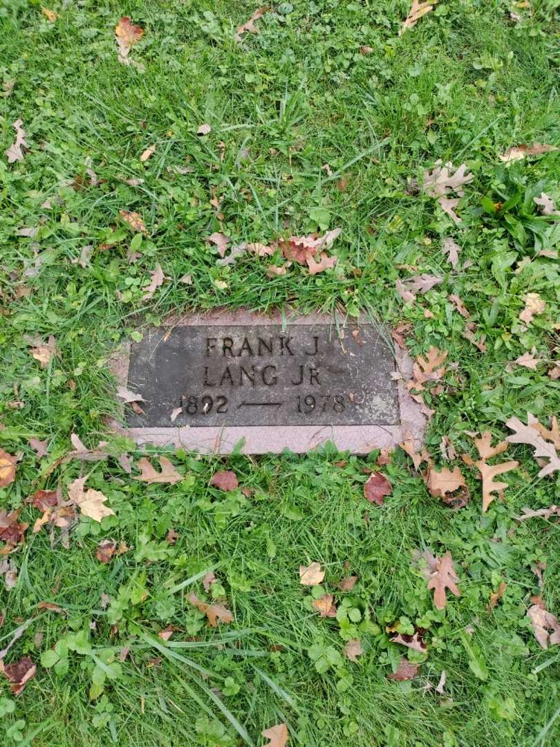 Frank J. Lang Junior's grave. Photo 2