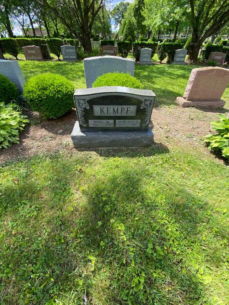 Harland E. Kempf's grave. Photo 1