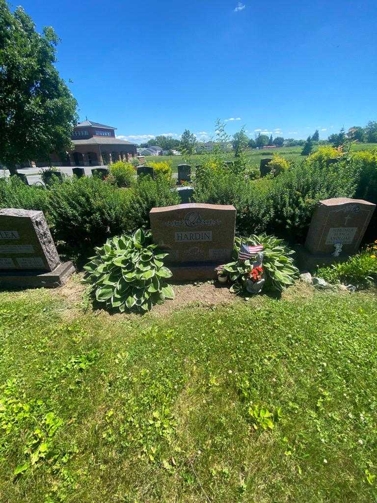 George E. Hardin's grave. Photo 1