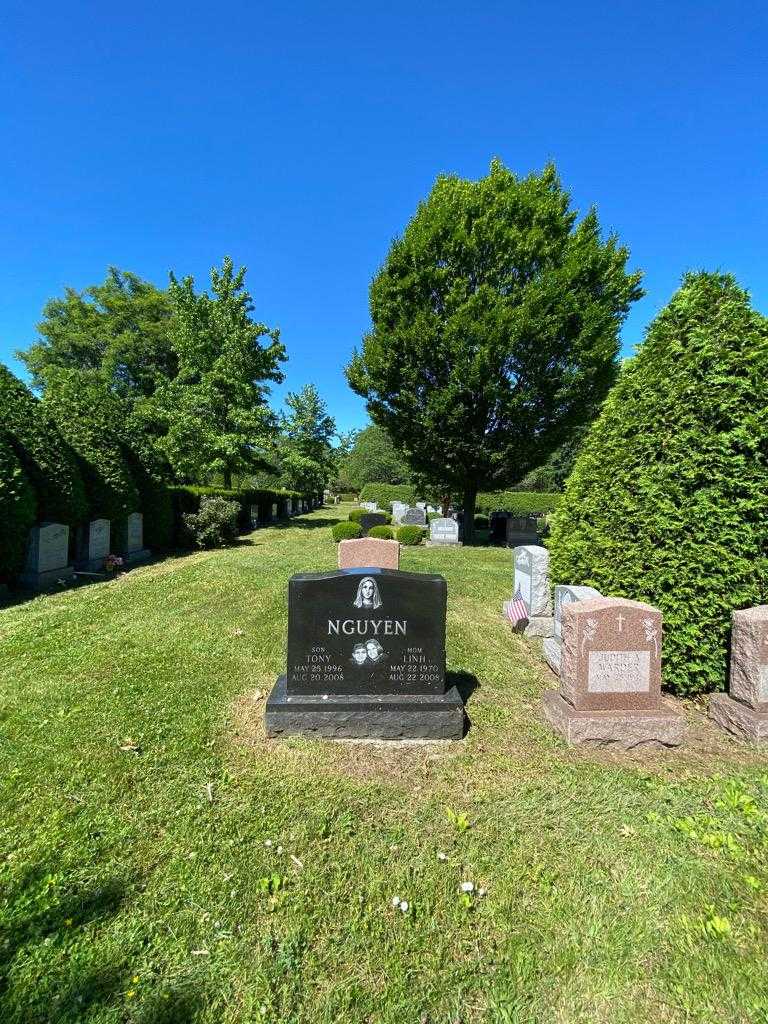 Tony Nguyen's grave. Photo 1