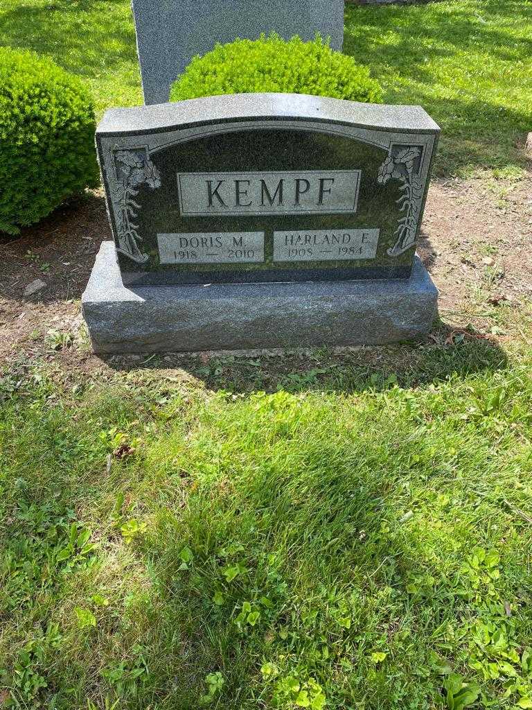 Harland E. Kempf's grave. Photo 2