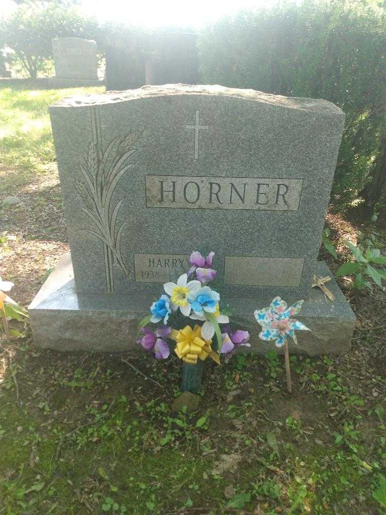 Harry R. Horner's grave. Photo 2