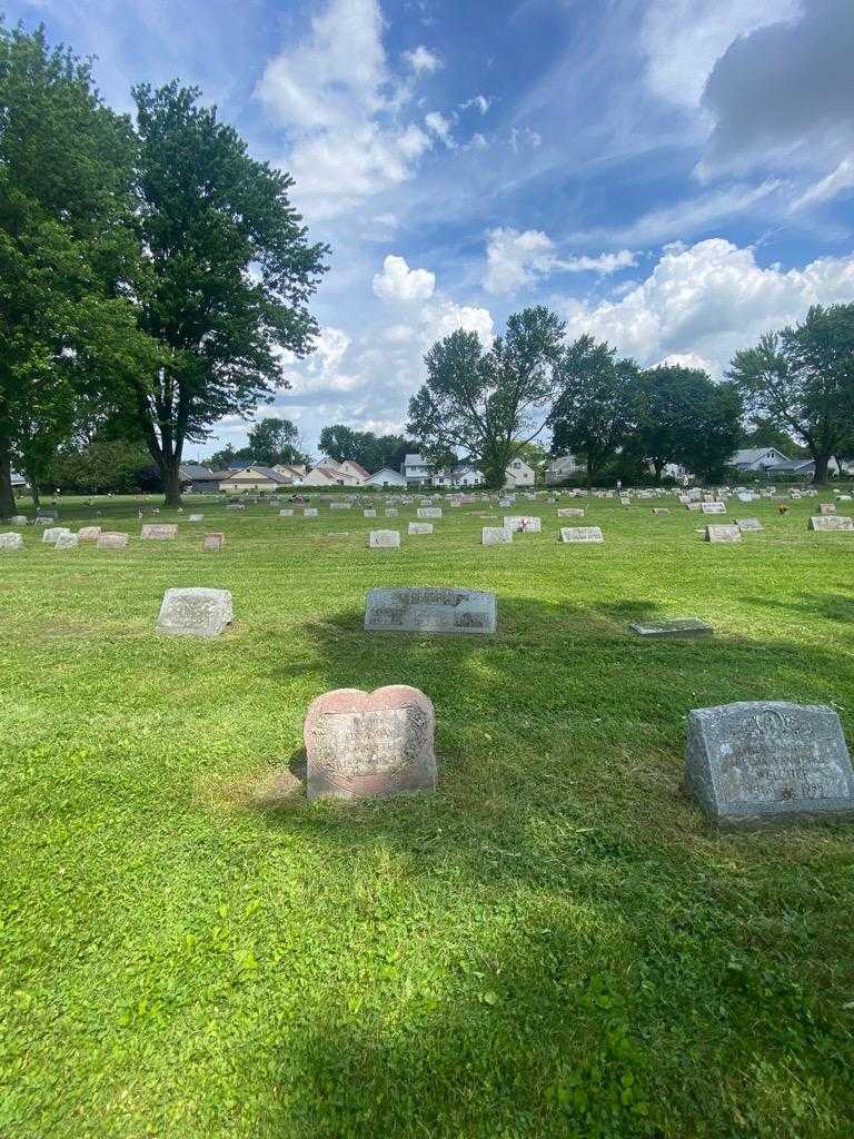 Edna May VanSlyke's grave. Photo 1