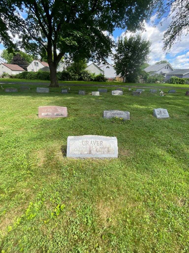 Etta M. Сraver's grave. Photo 1