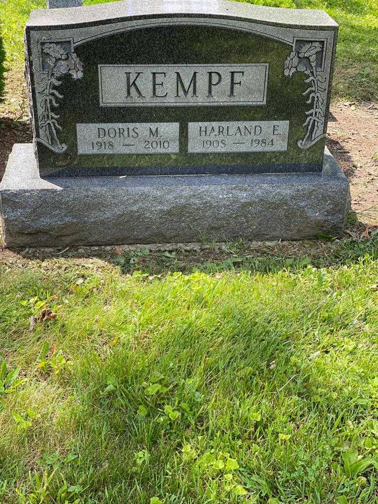 Harland E. Kempf's grave. Photo 3