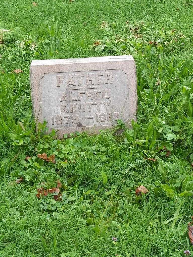 Alfred Knutty's grave. Photo 2