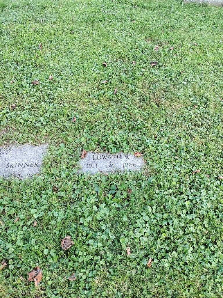 William Edward Skinner's grave. Photo 1