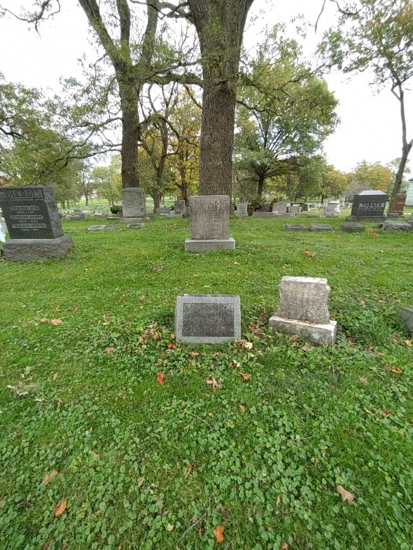 Mary Belle Mitchell's grave. Photo 1