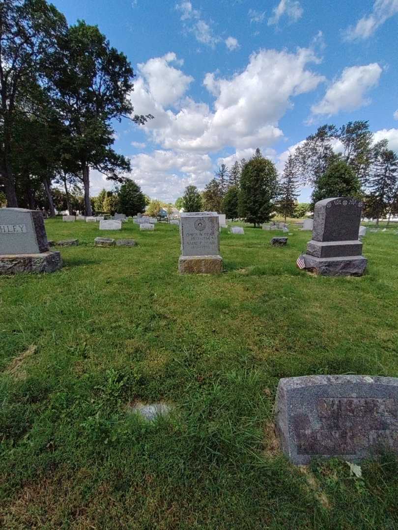 Sadie E. Dear's grave. Photo 1