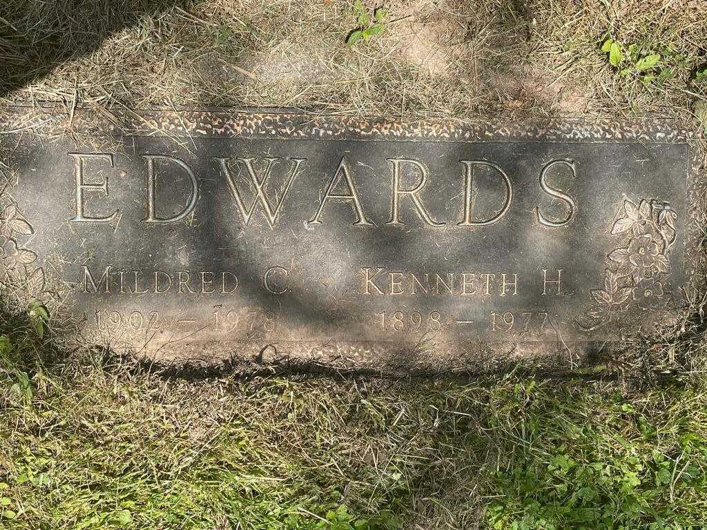 Mildred C. Edwards's grave. Photo 1