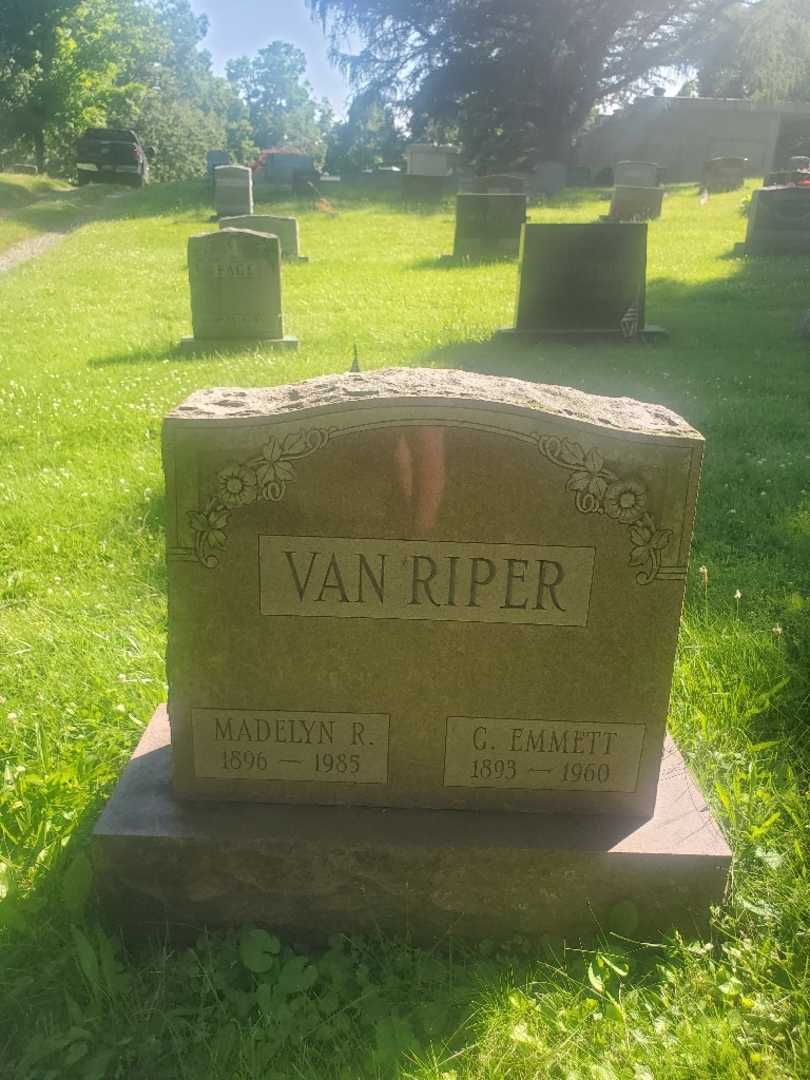 Madelyn R. Van Riper's grave. Photo 1