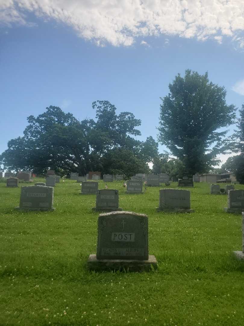 Albert J. Post's grave. Photo 1