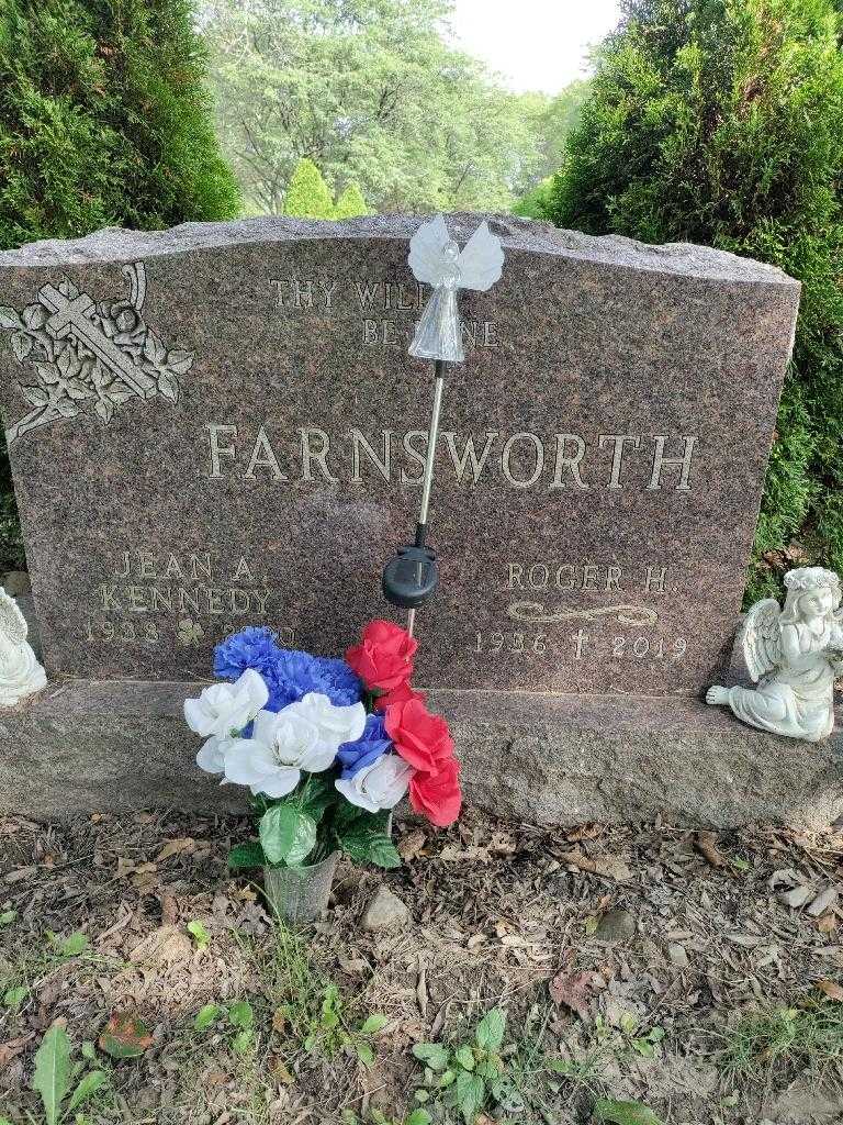 Roger H. Farnsworth's grave. Photo 3