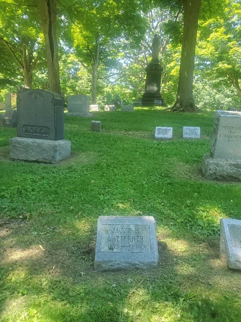 Jacob H. Latterner's grave. Photo 1