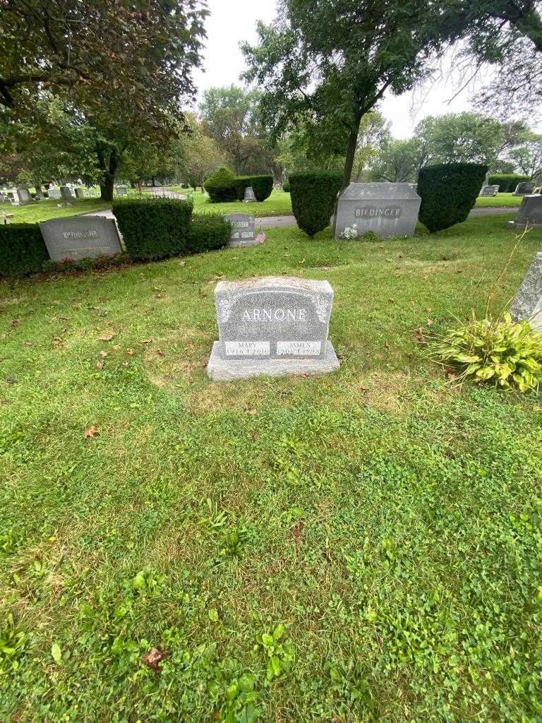 Mary Arnone's grave. Photo 1