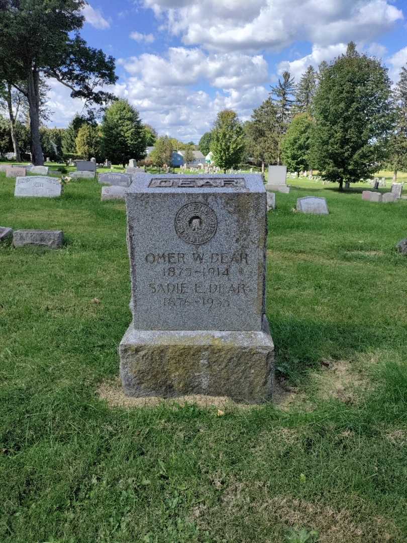 Sadie E. Dear's grave. Photo 2