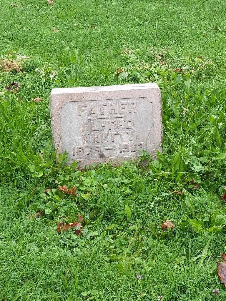 Alfred Knutty's grave. Photo 3