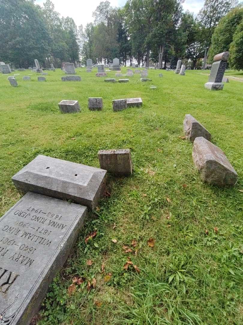 Mary E. Falascka's grave. Photo 1