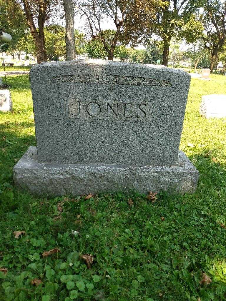 Floyd B. Jones's grave. Photo 1