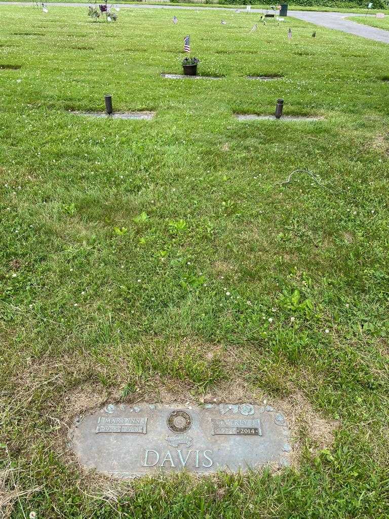 Maryann Davis's grave. Photo 2