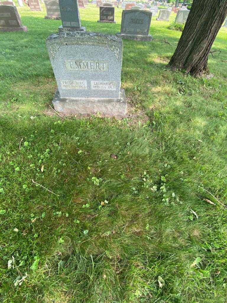 Freda Emmert Beeg's grave. Photo 1