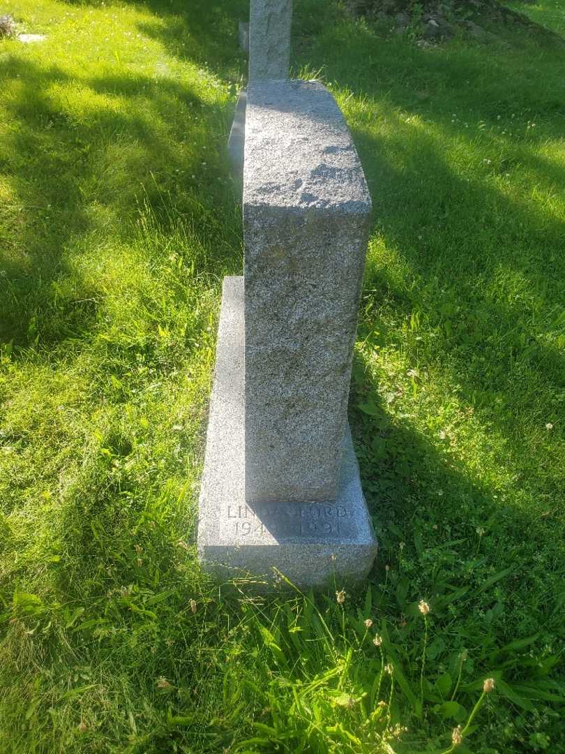 Linda Lord's grave. Photo 3