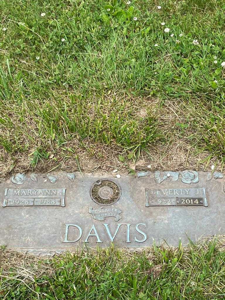 Maryann Davis's grave. Photo 3