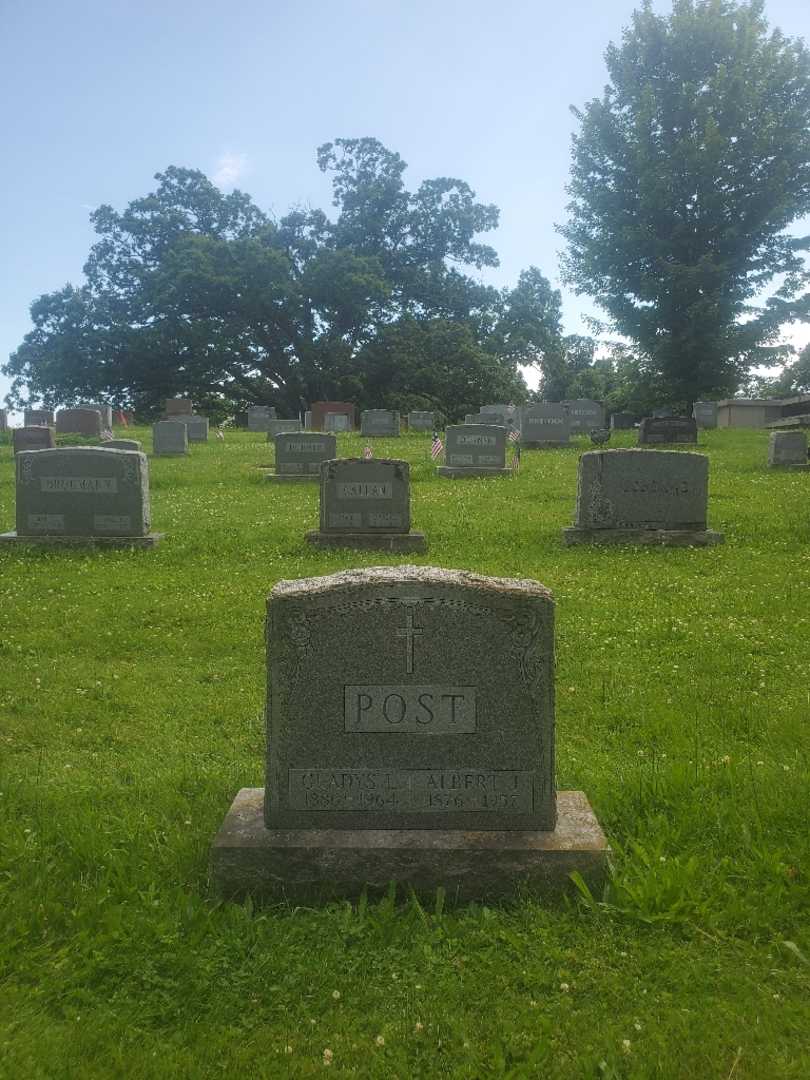 Gladys L. Post Graves's grave. Photo 2