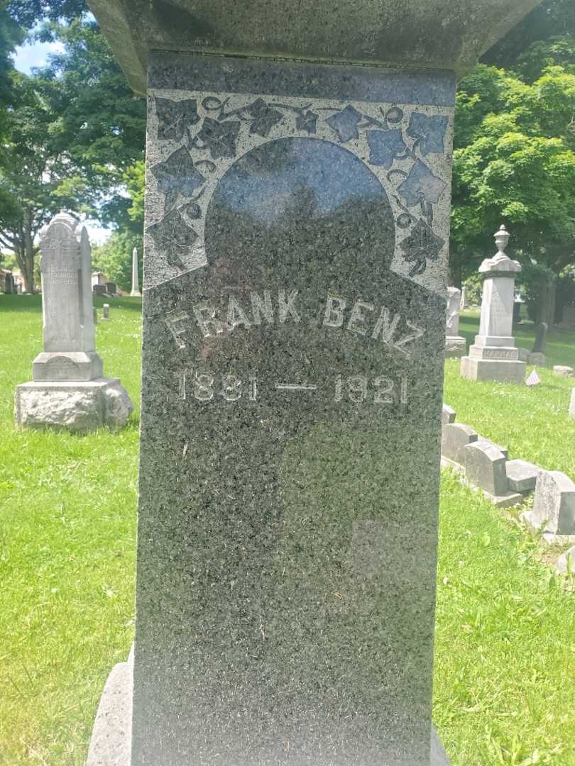 Frank Benz's grave. Photo 4