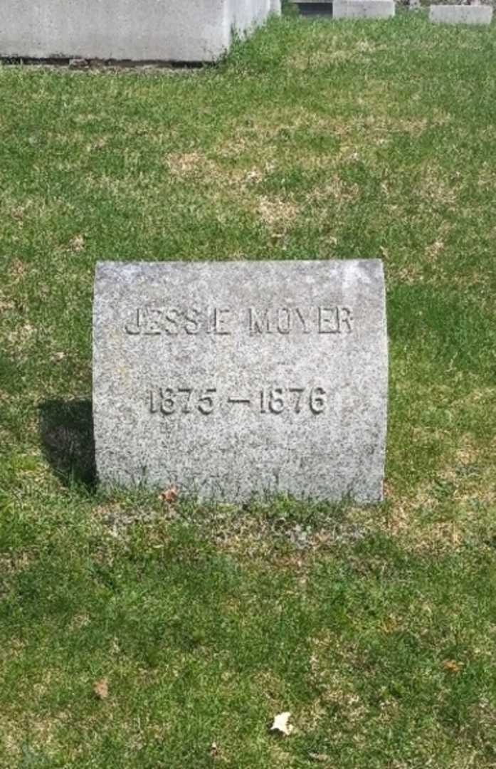 Oliver E. Moyer's grave. Photo 1