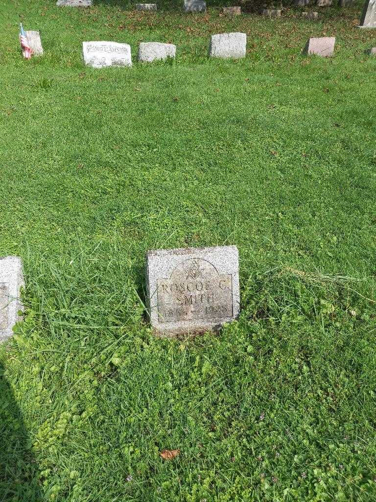 Roscoe C. Smith's grave. Photo 1