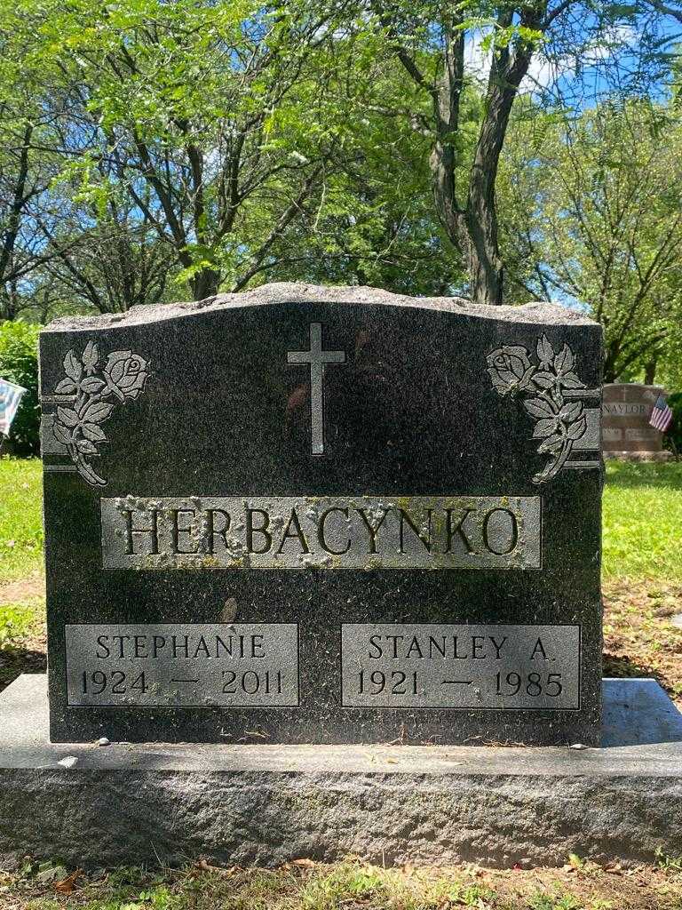 Stephanie Herbacynko's grave. Photo 3