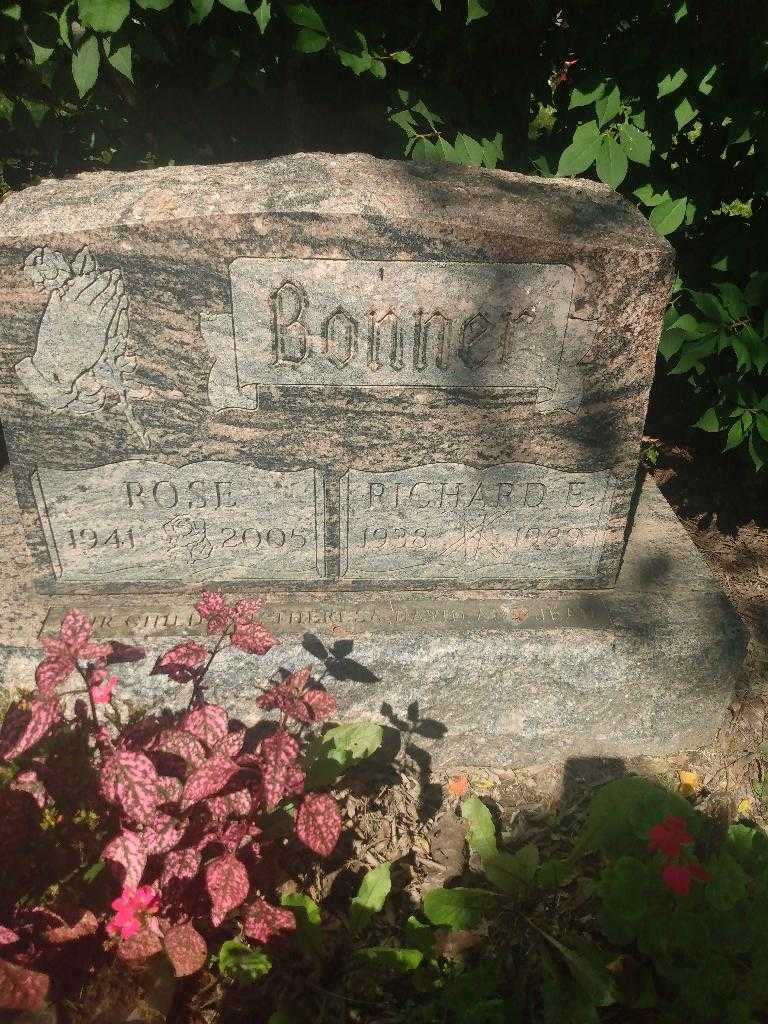 Richard E. Bonner's grave. Photo 2