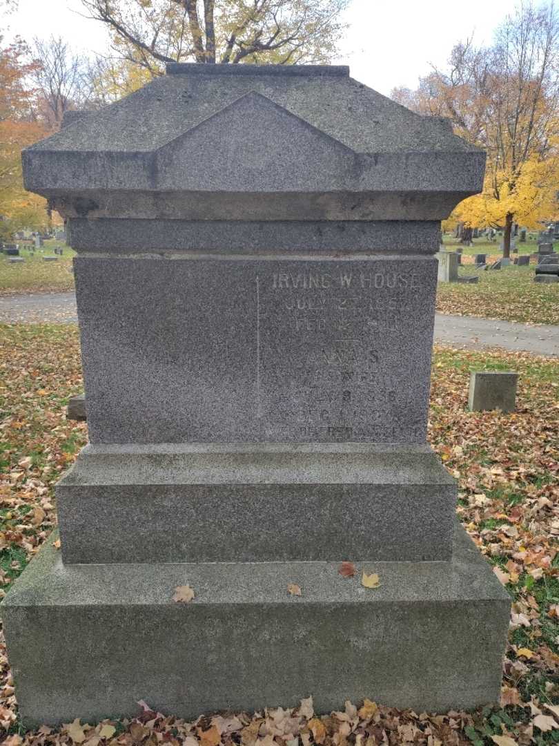 Irving W. House's grave. Photo 2