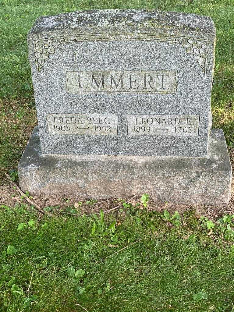 Freda Emmert Beeg's grave. Photo 3