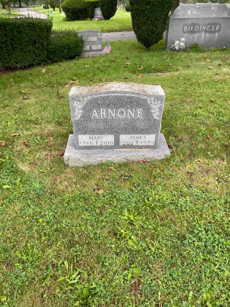 James Arnone's grave. Photo 2