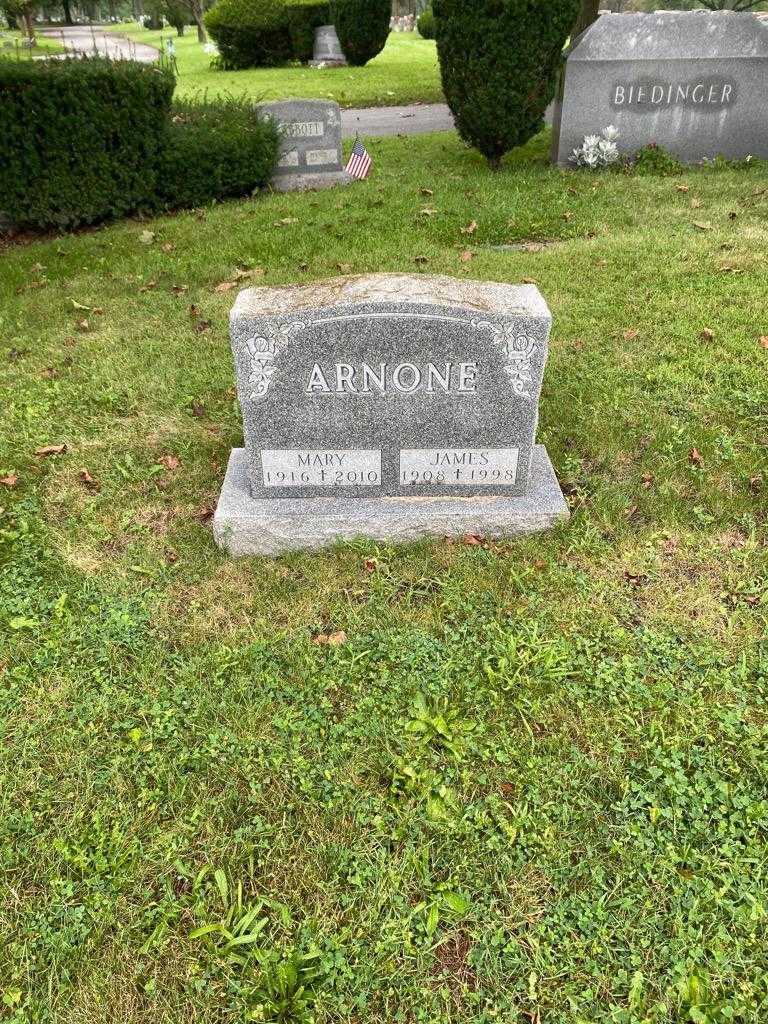 Mary Arnone's grave. Photo 2