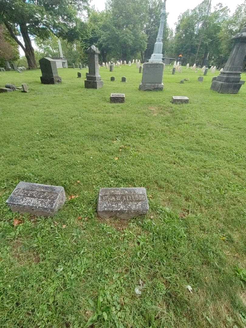 John W. Kellogg's grave. Photo 1