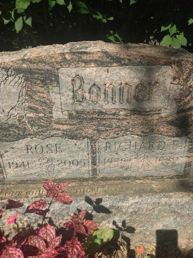 Richard E. Bonner's grave. Photo 3