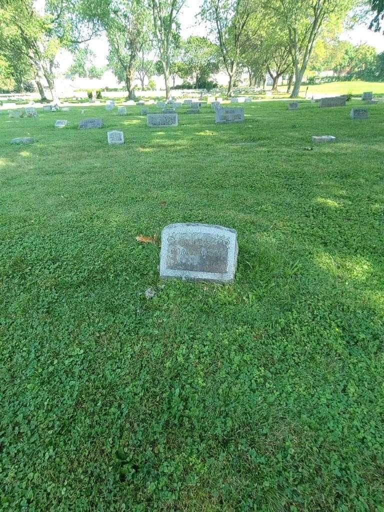 Cora I. Mason's grave. Photo 1